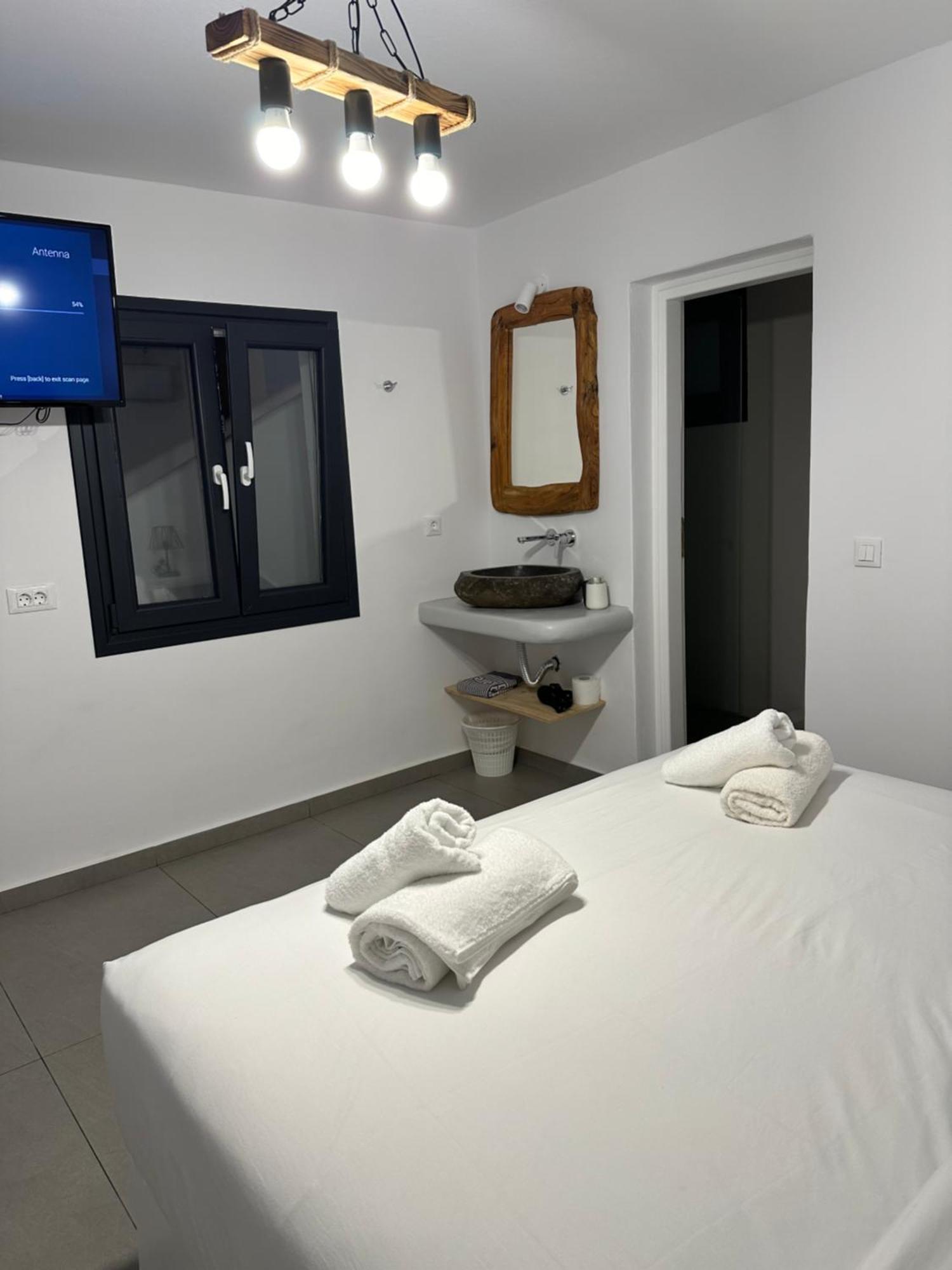 The Coast Suites Tourlos Zewnętrze zdjęcie
